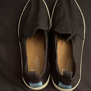 Women’s TOMS size 8